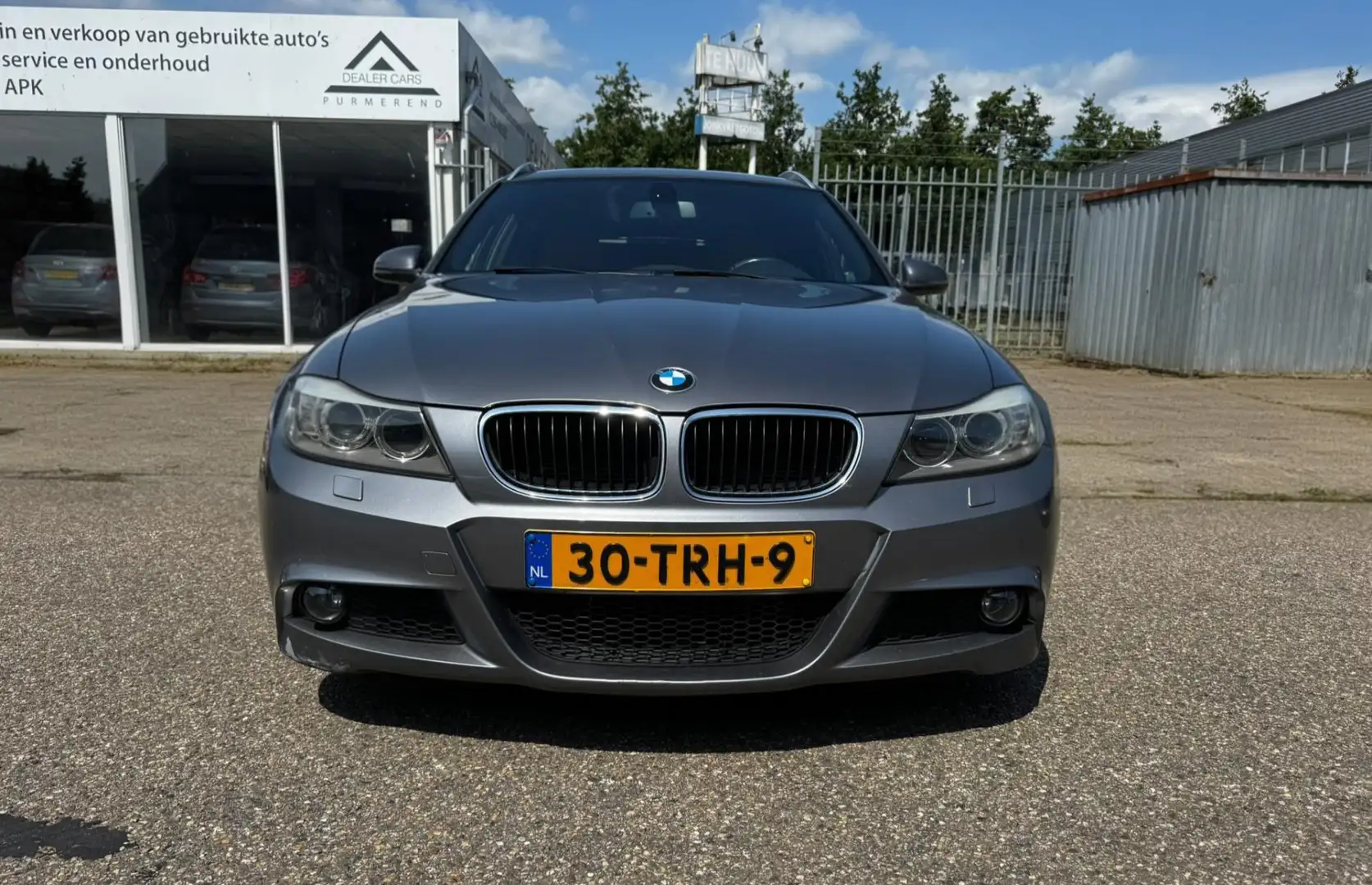 BMW 320 3-serie Touring 320i Luxury Line Grijs - 2