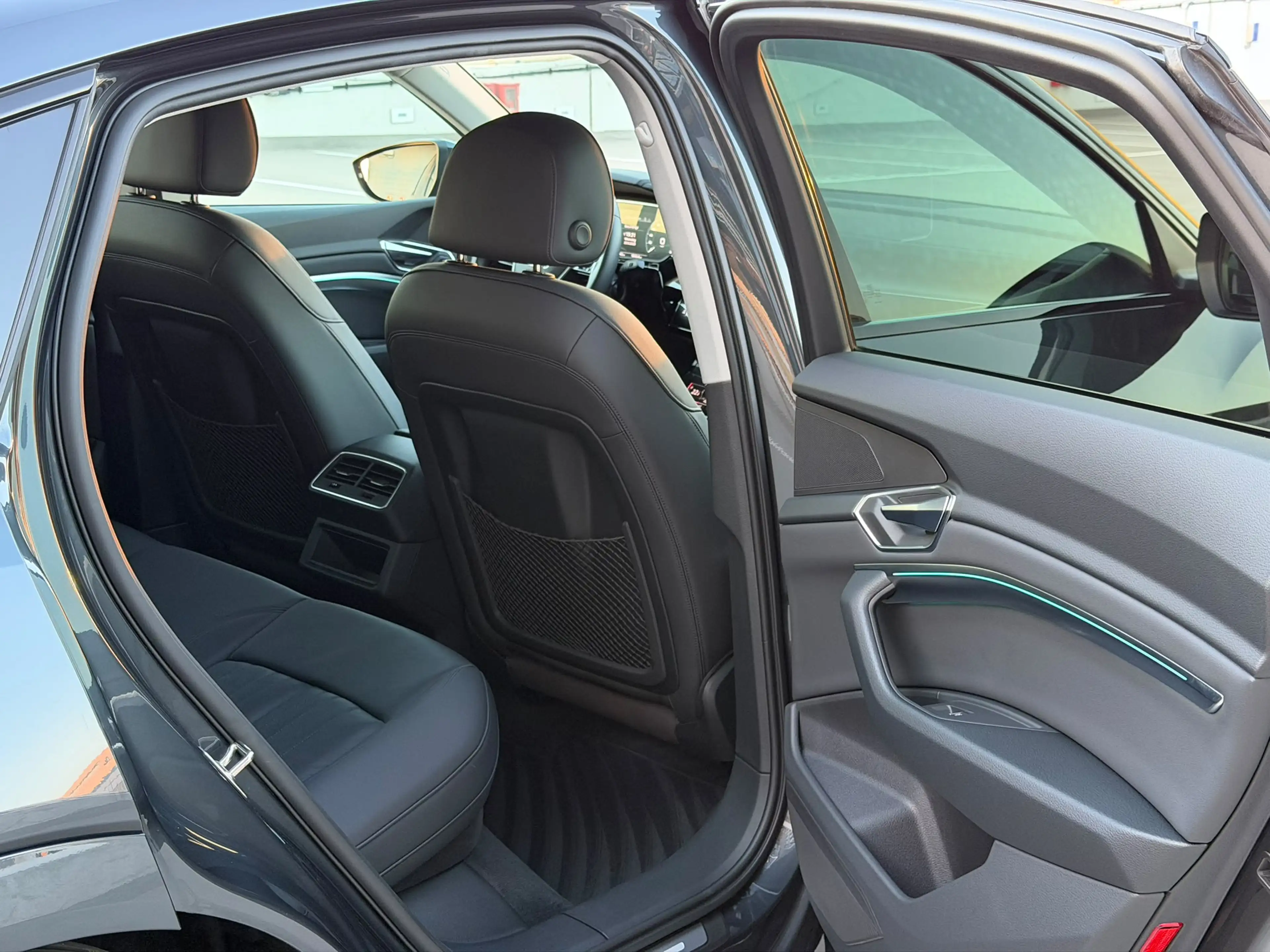 Audi e-tron E-Tron 71 kWh 50 Sportback Quattro Advanced — photo 12