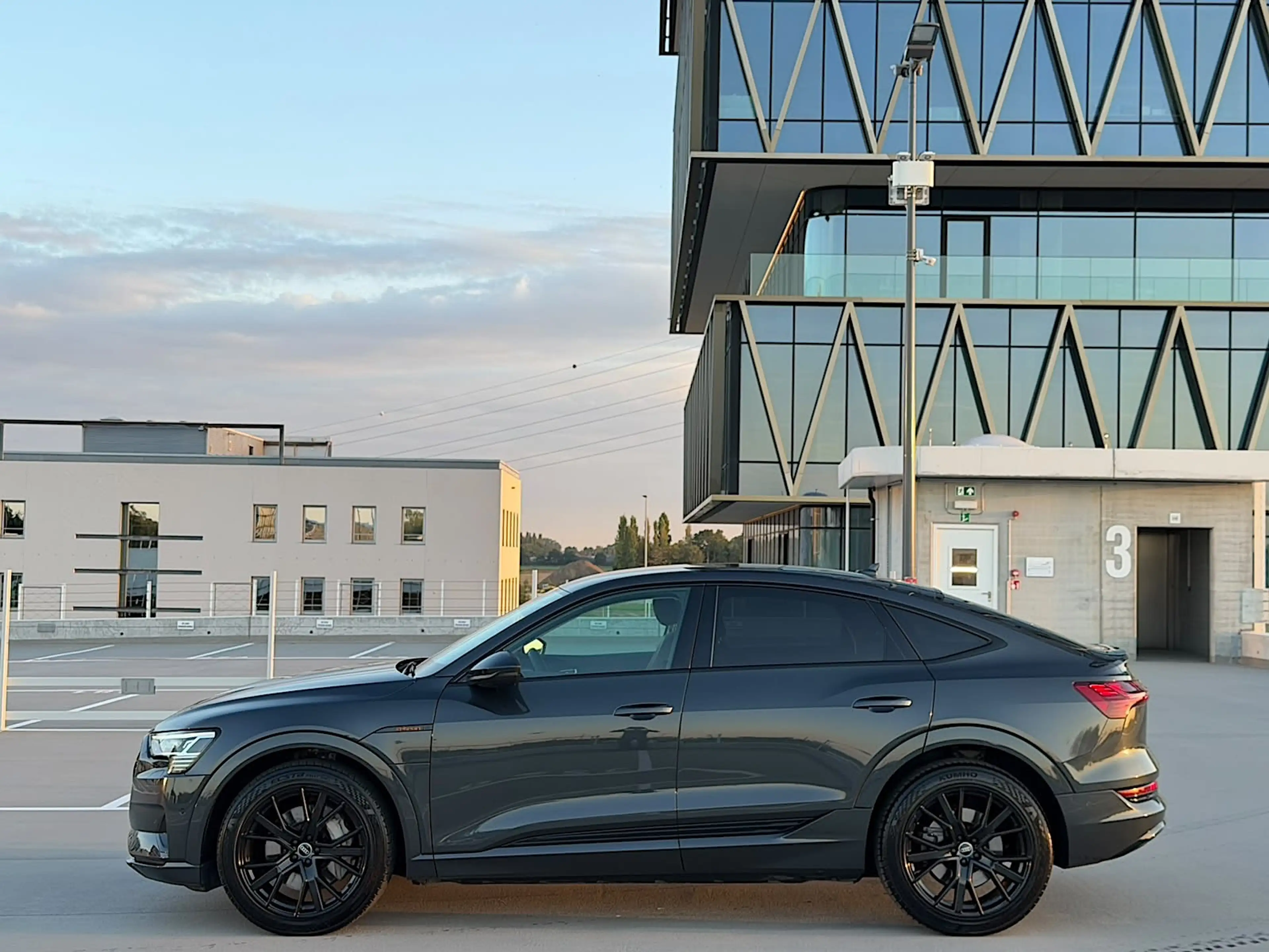 Audi e-tron E-Tron 71 kWh 50 Sportback Quattro Advanced — photo 5