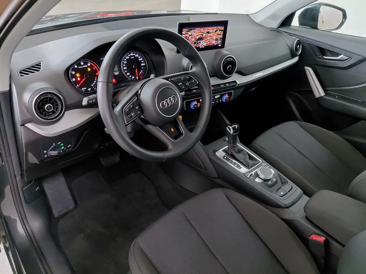 Audi Q2 35 TFSI 1.5 S tronic aut. Business ZERO PENSIERI Gris - 2