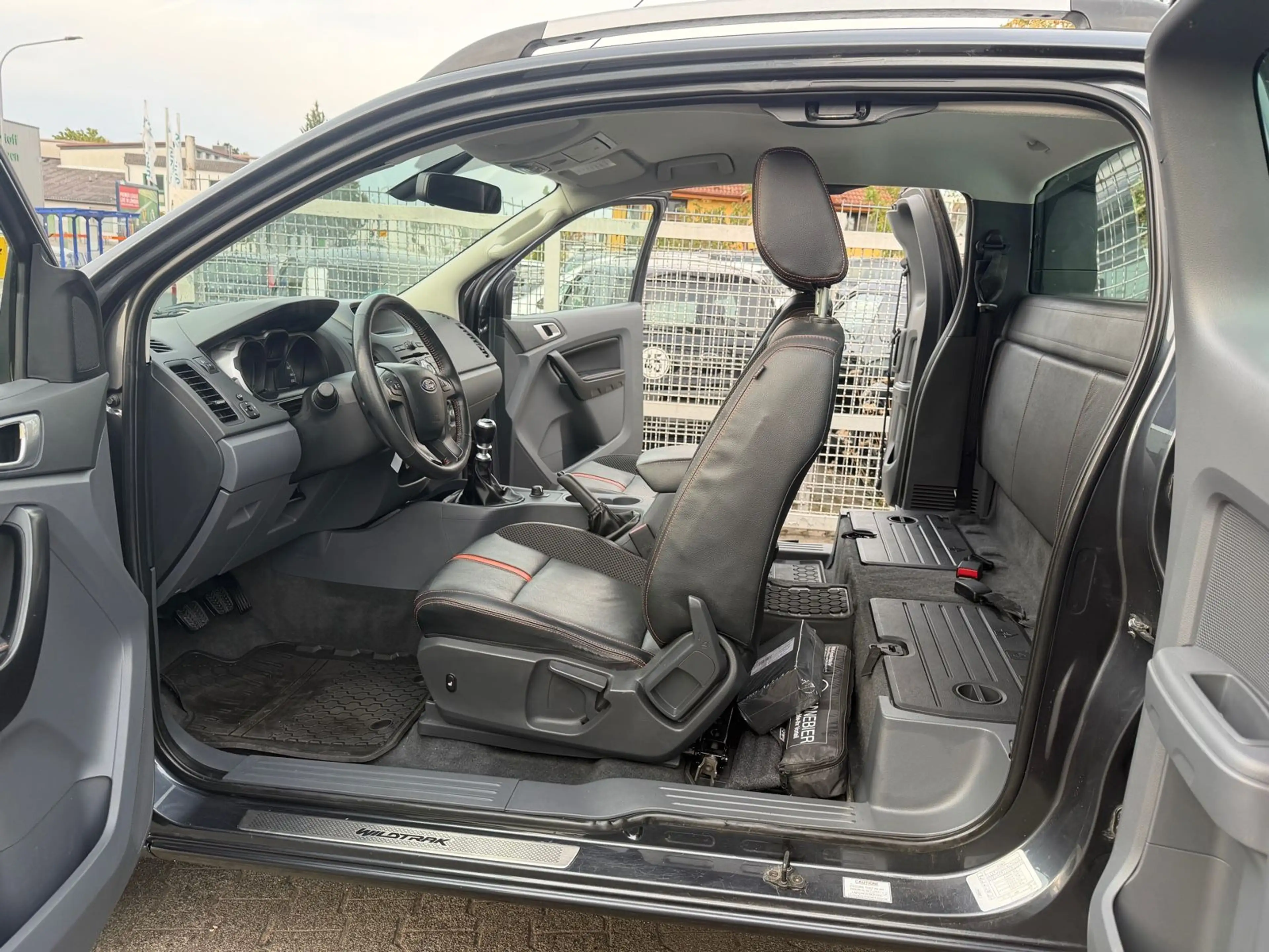 Ford Ranger Wildtrak Extrakabine 4x4 — photo 11