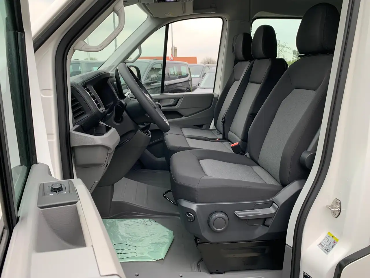 Volkswagen Crafter VW Crafter 35 DoKa MR L3 AHK LED 2+3Garantie 7-Sit 6