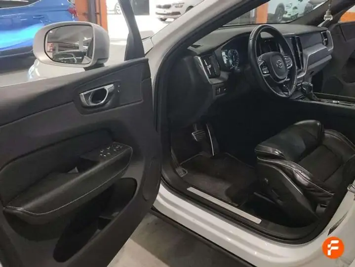 Volvo XC60 2019, foto 17