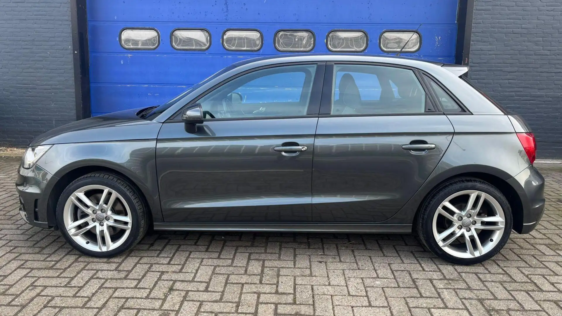 Audi A1 Sportback 1.4 TFSI Sport Pro 3X S Line lage km Grijs - 2