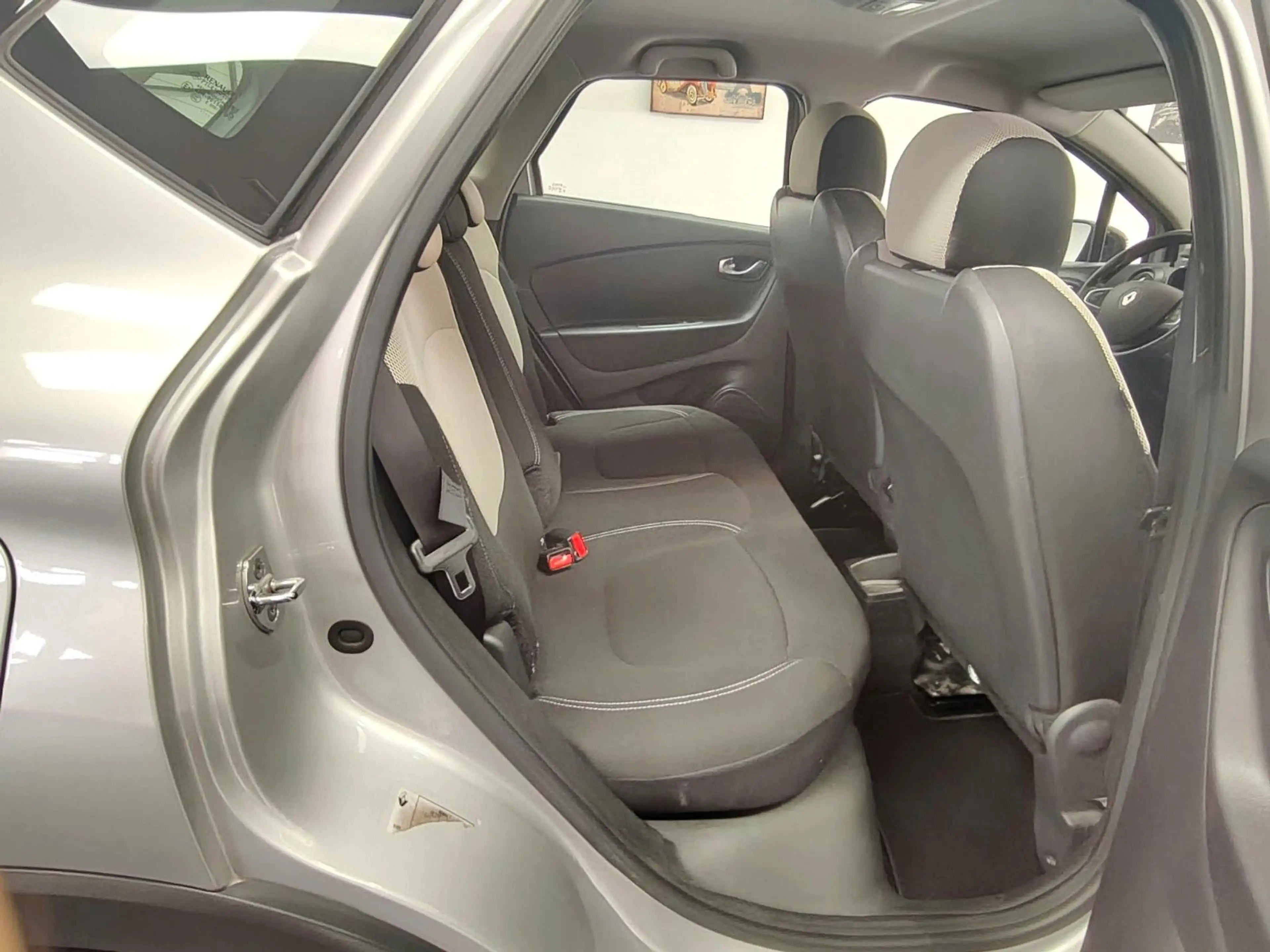 Renault Captur ENERGY dCi 90 Experience TÜV 09/2028 — photo 12