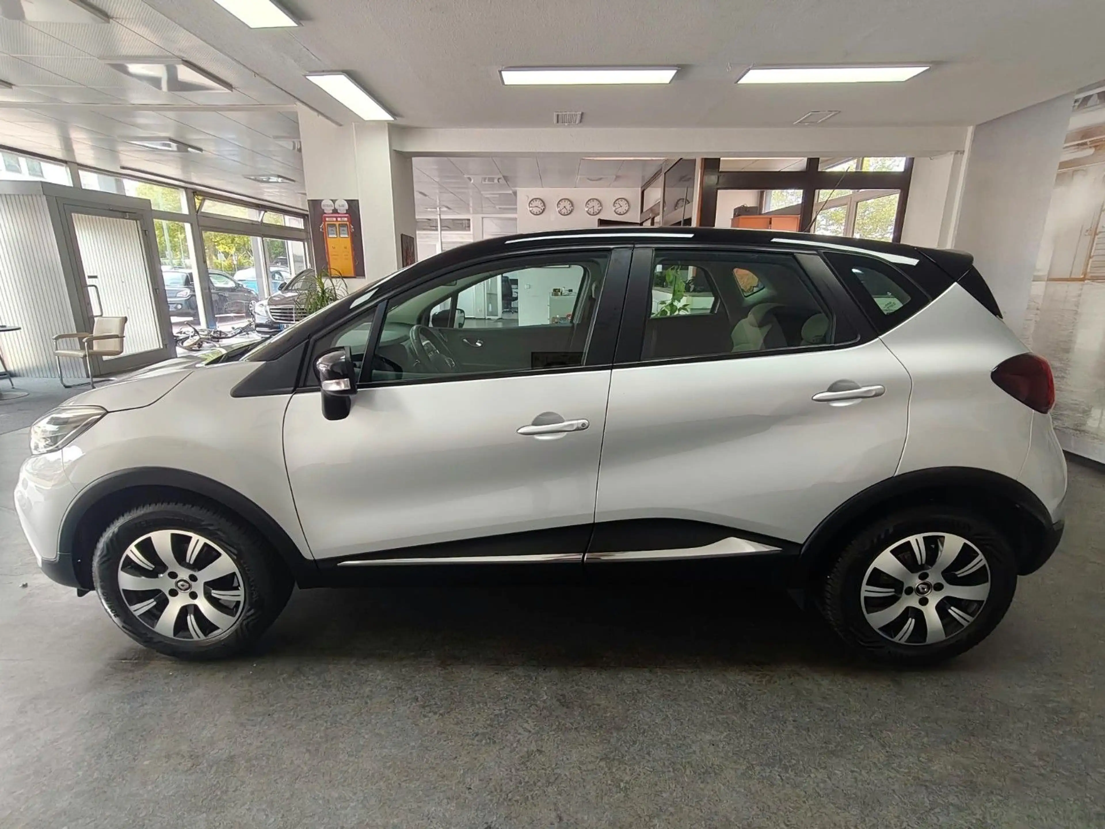 Renault Captur ENERGY dCi 90 Experience TÜV 09/2028 — photo 8
