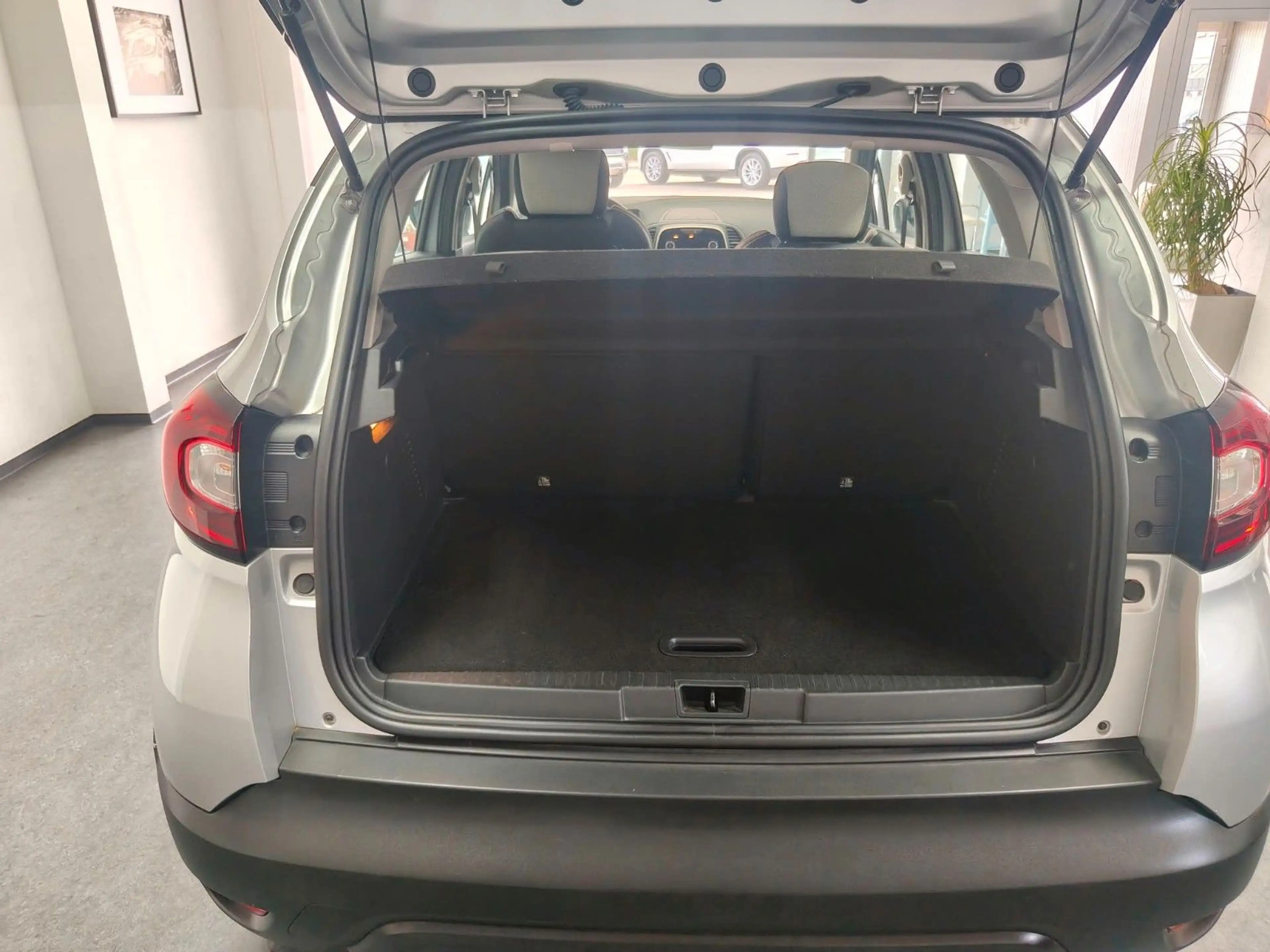 Renault Captur ENERGY dCi 90 Experience TÜV 09/2028 — photo 9