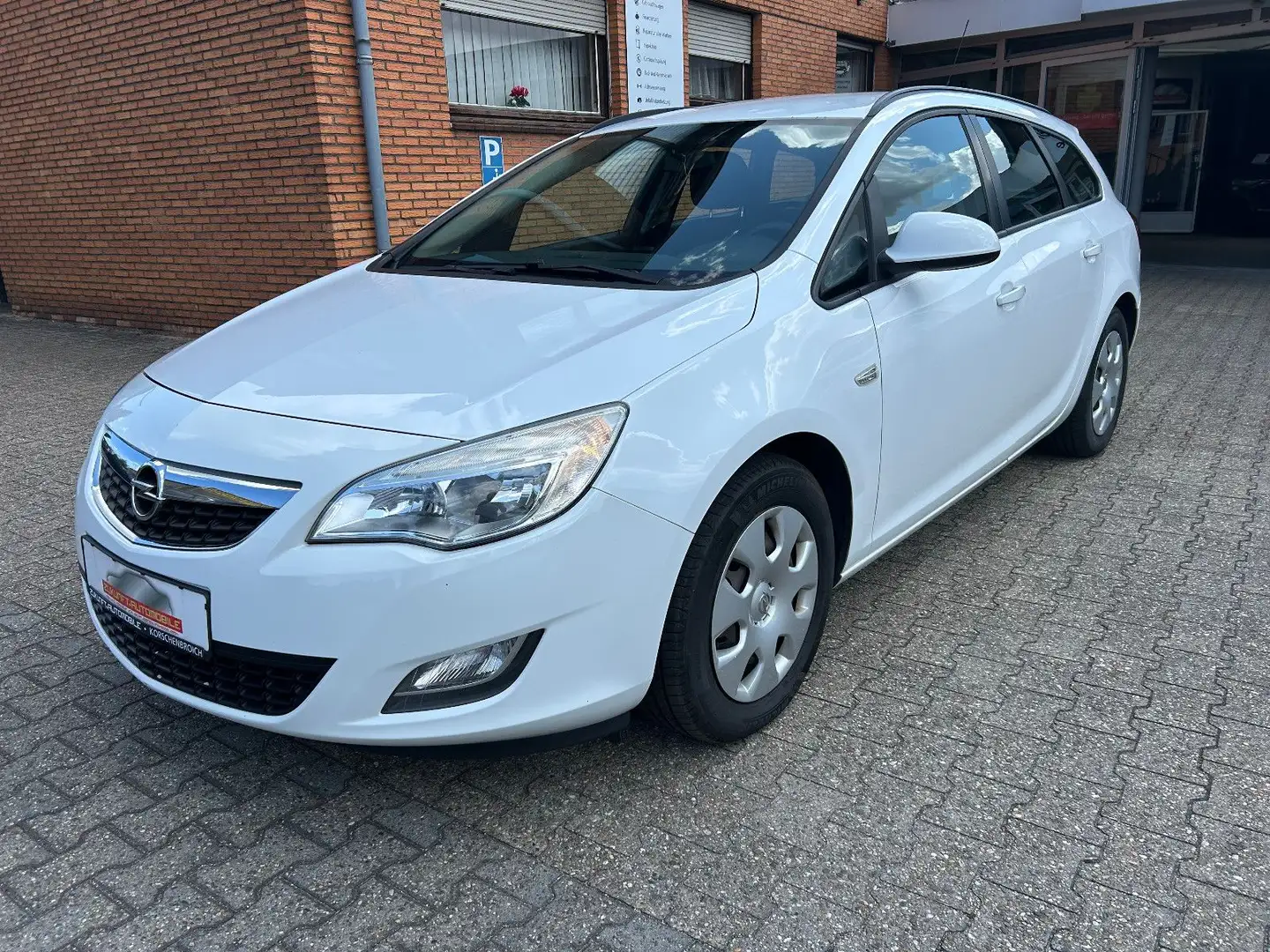 Opel Astra J Sports Tourer Selection Weiß - 2