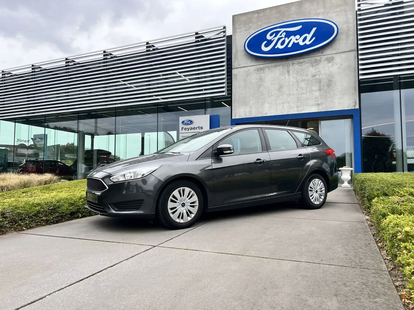 Ford Focus Trend 1.0i Ecoboost met 100 PK! Gris - 1