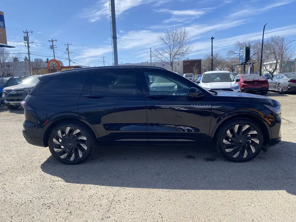 2026 Lincoln Nautilus Reserve | Co-Pilot 360 | Jet Appearance Pkg | Moon — photo 8