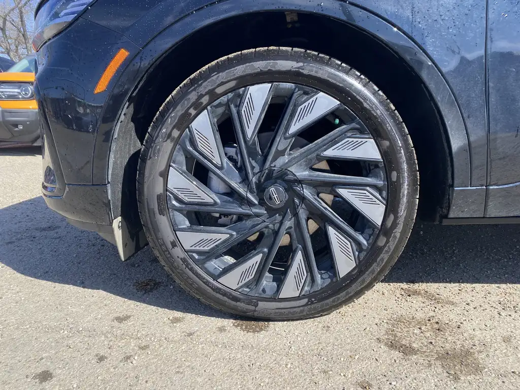2026 Lincoln Nautilus Reserve | Co-Pilot 360 | Jet Appearance Pkg | Moon — photo 3