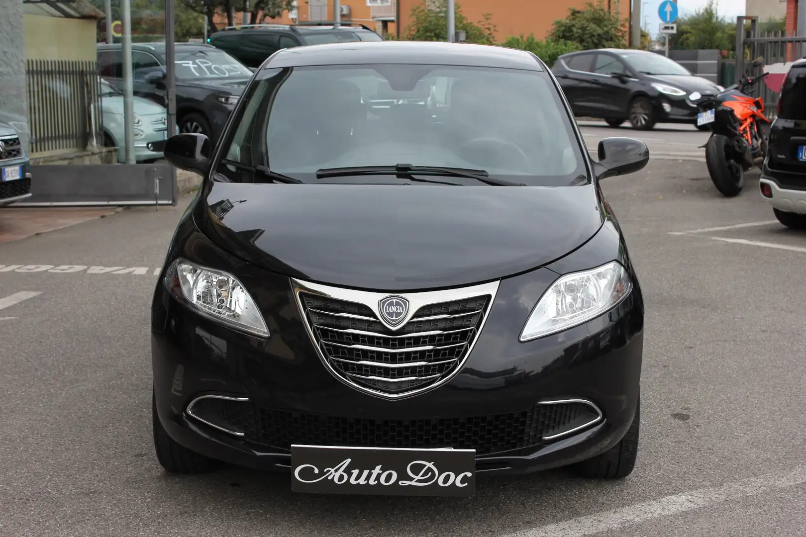 Lancia Ypsilon Ypsilon 1.2 69 CV 5 porte Gold Nero - 2