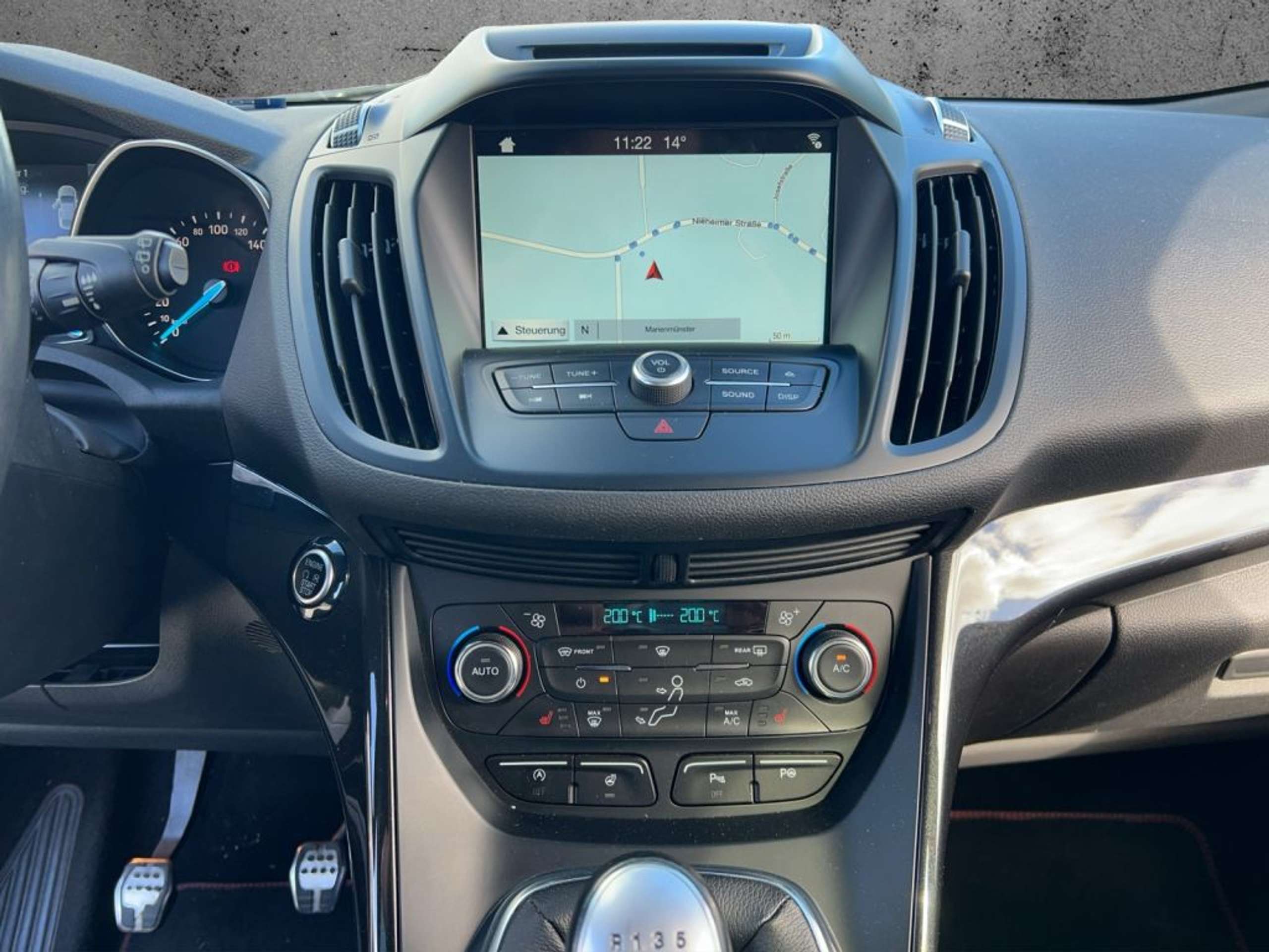 Fahrzeugabbildung Ford Kuga 1.5 EcoBoost 2x4 ST-Line +NAVI+RFK+WINTER-PAKET+ - mit KI generiert/bearbeitet