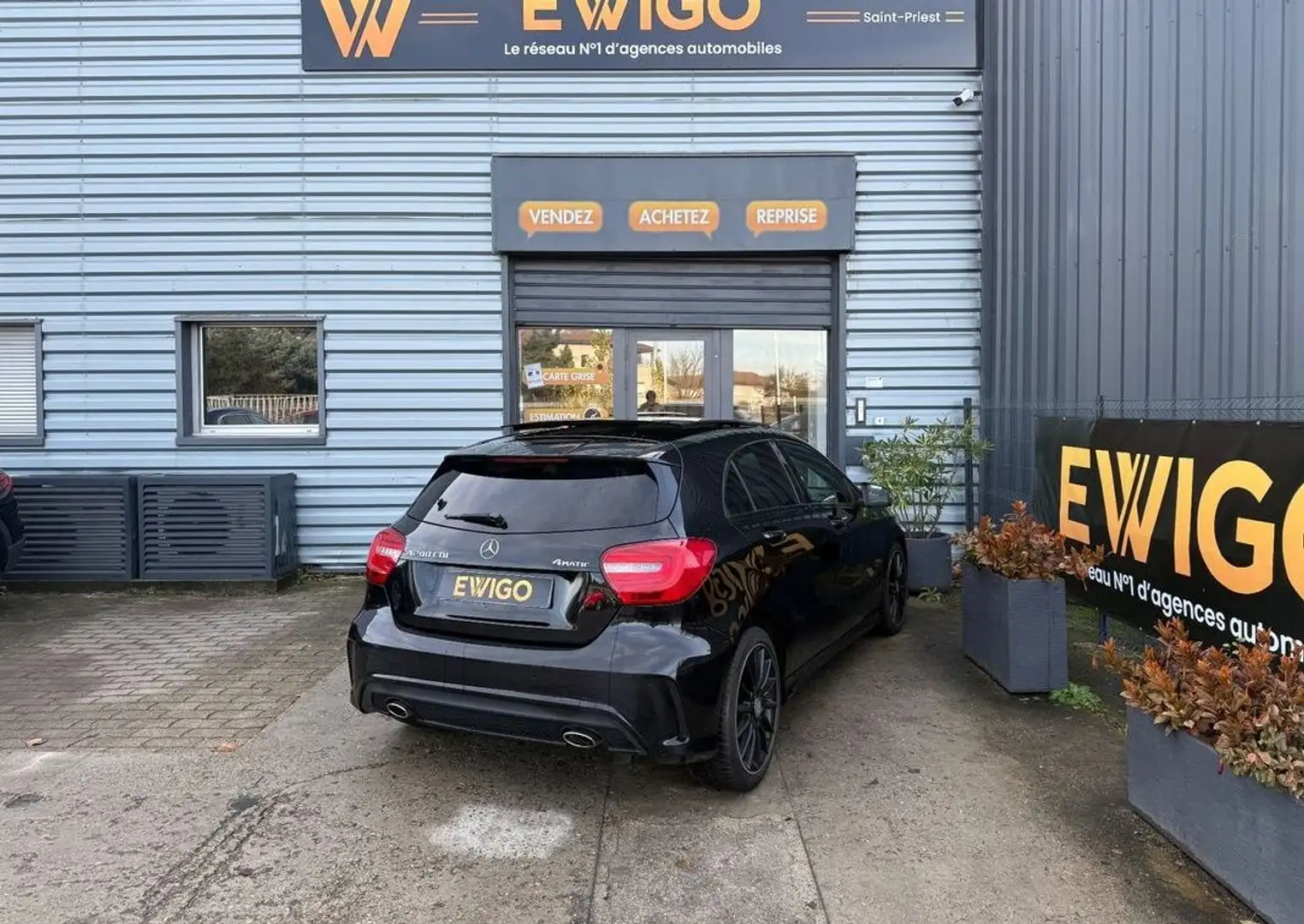 Mercedes-Benz A 200 2.2 200 cdi 135ch pack amg 4matic toit ouvrant caméra de recul Noir - 2