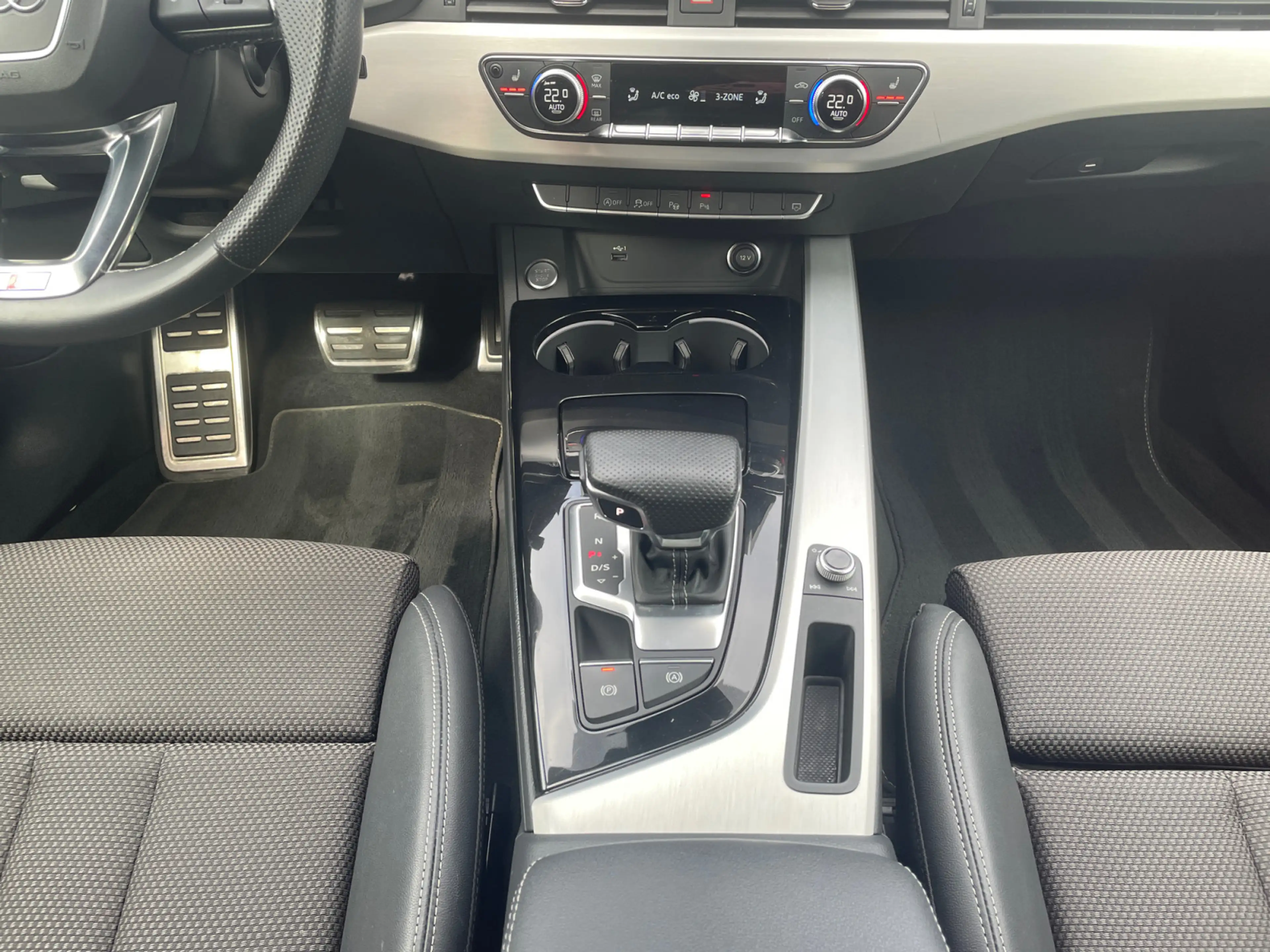 Audi A4 35 TDI S tronic S line B&O Matrix Stand — photo 8