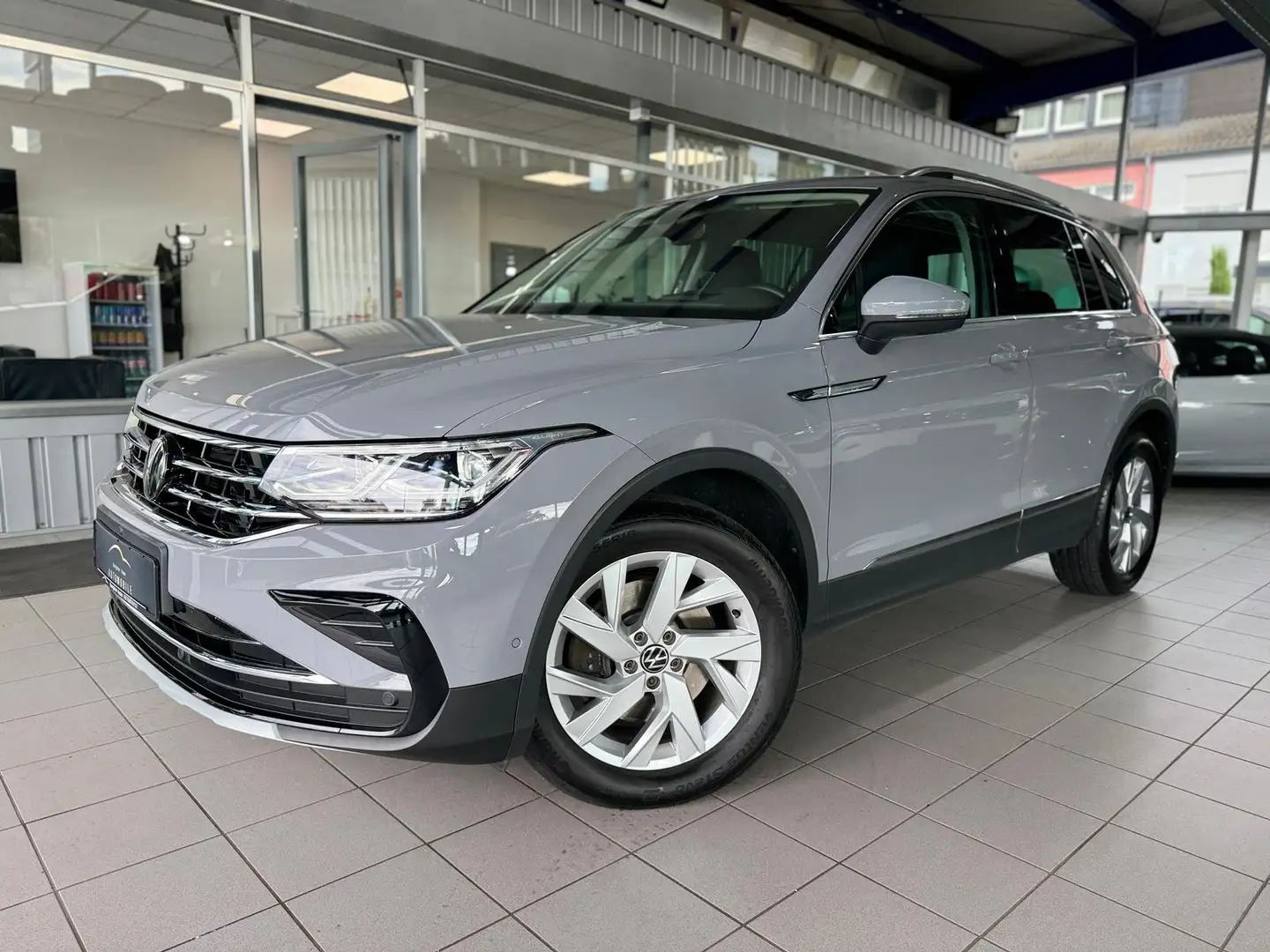 Volkswagen Tiguan Elegance 4Motion 2.0 TDI DSG LED HUD AHK Grigio - 2