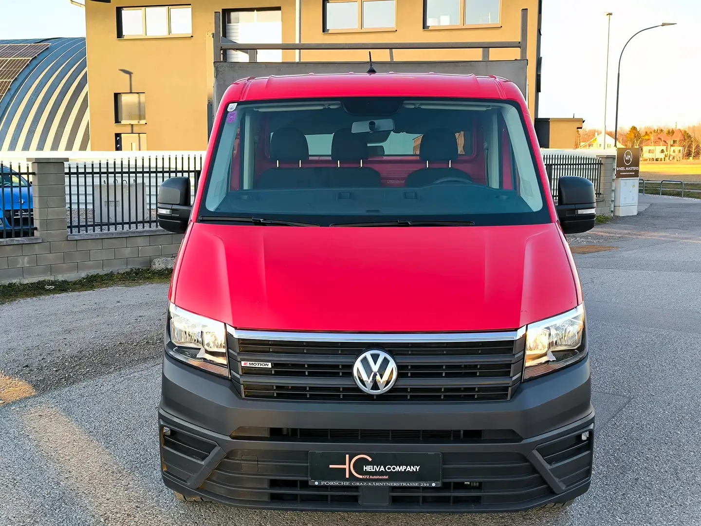 Volkswagen Crafter 2.0 TDI DSG 4 Motion Rood - 2