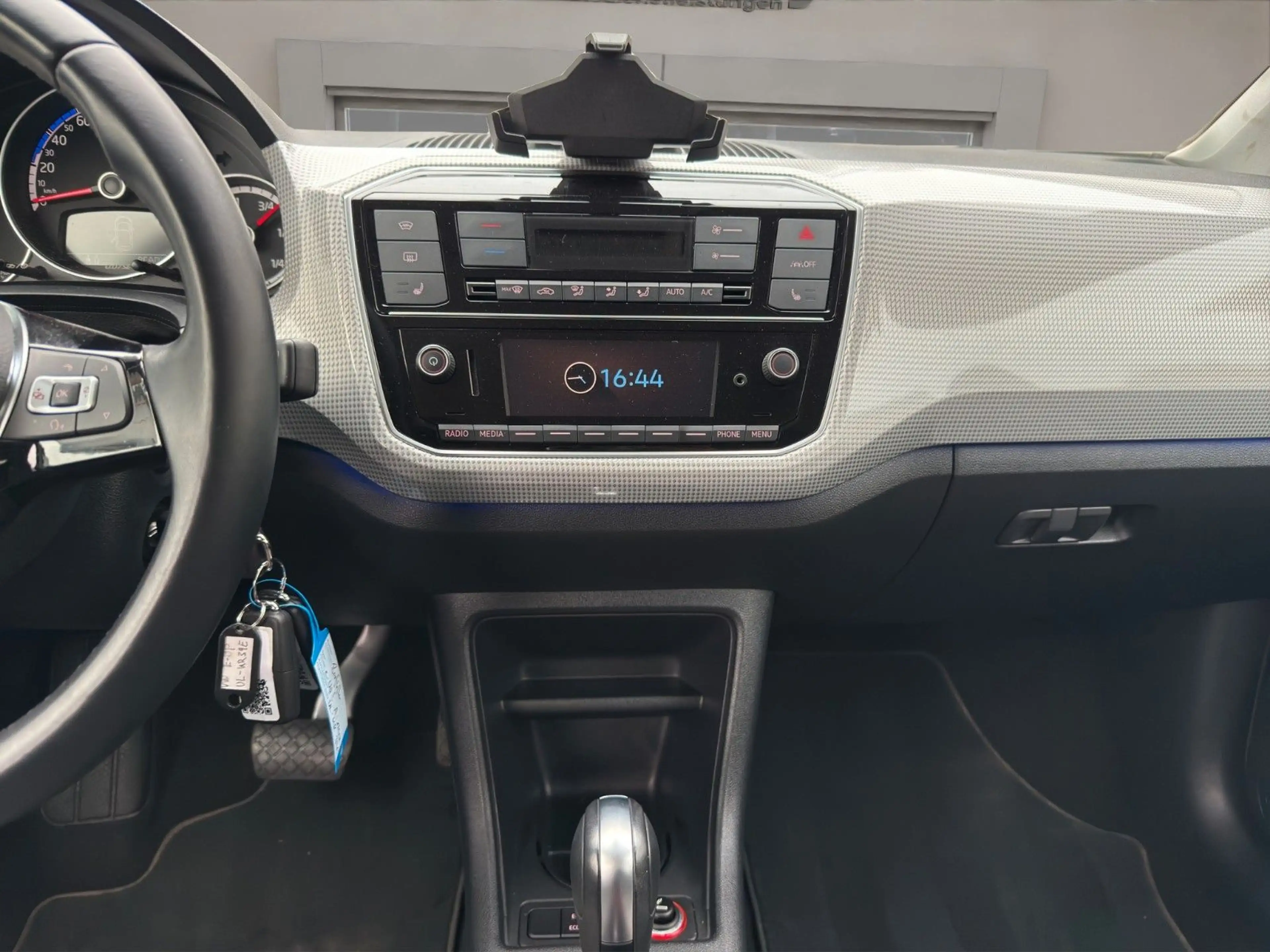 Volkswagen up! VW e-up! Move | 95,3 % SOH | CCS | Kamera | SHZ — photo 8