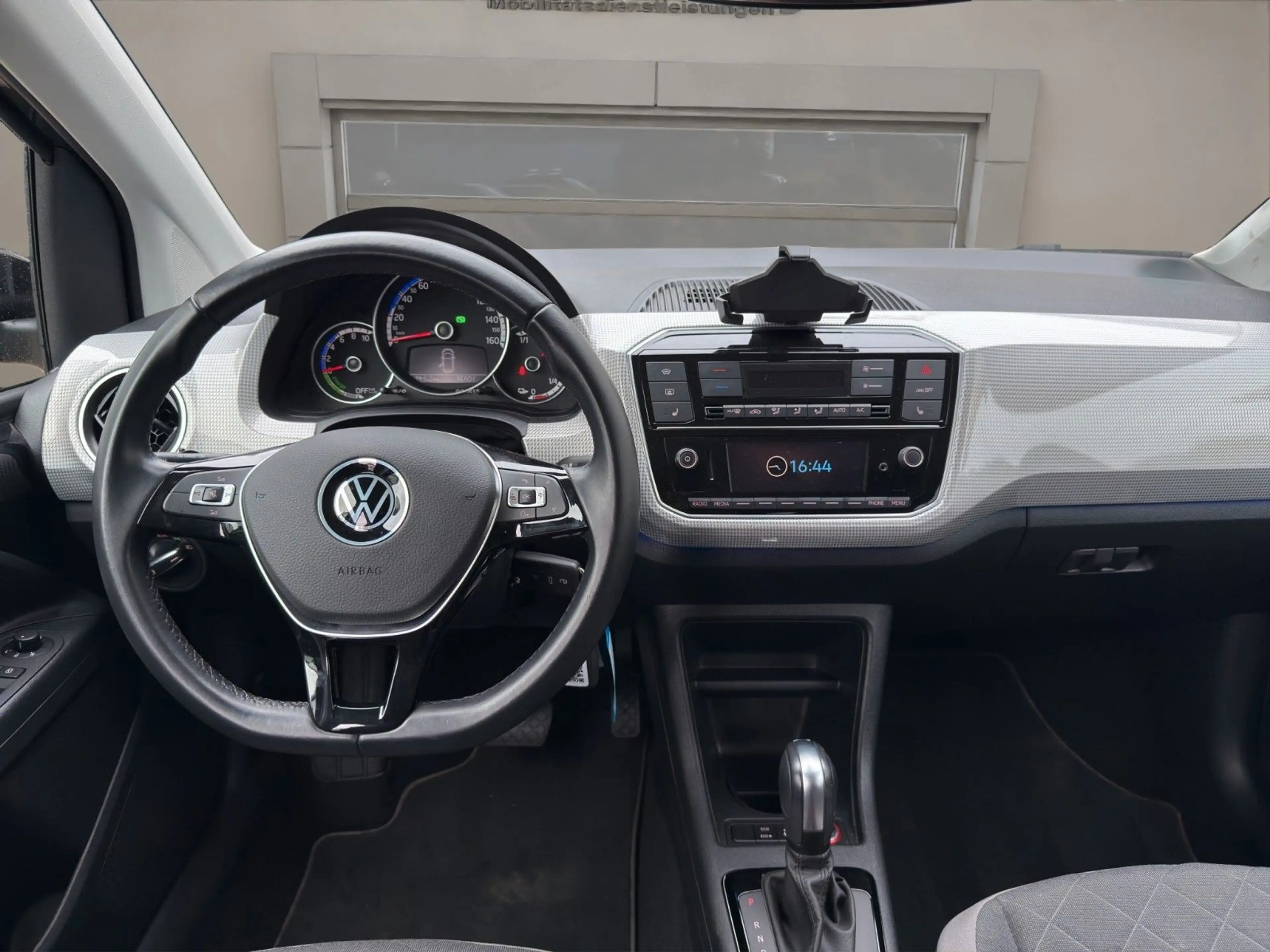 Volkswagen up! VW e-up! Move | 95,3 % SOH | CCS | Kamera | SHZ — photo 6