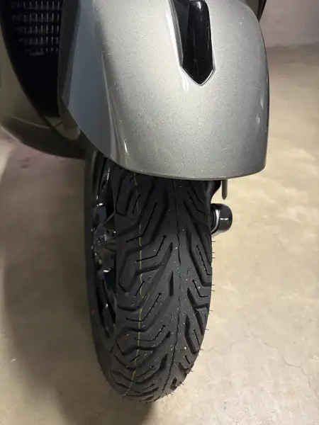 Vespa GTS Super Sport 300 - foto 8