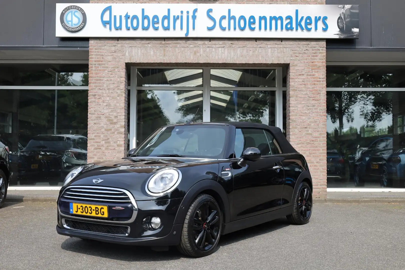 MINI John Cooper Works Cabrio Mini 1.5 JCW Chili HARMAN&KARDON STOELVERW. HALFLE Černá - 1