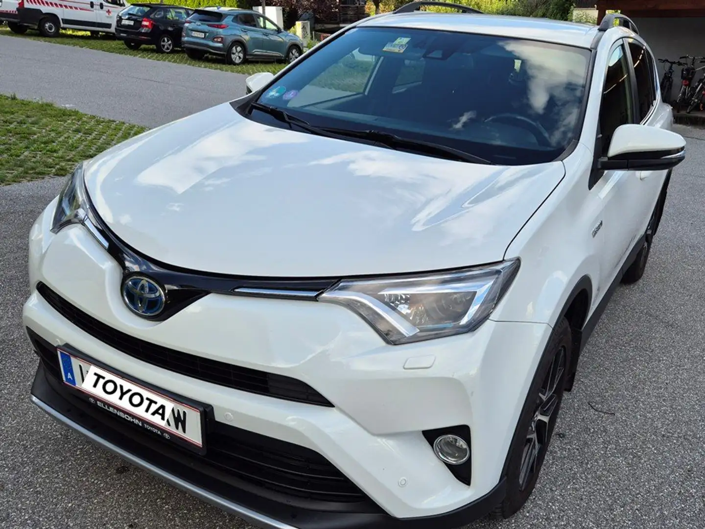 Toyota RAV 4 RAV4 2,5 Hybrid Active 4WD Aut. Active Weiß - 2