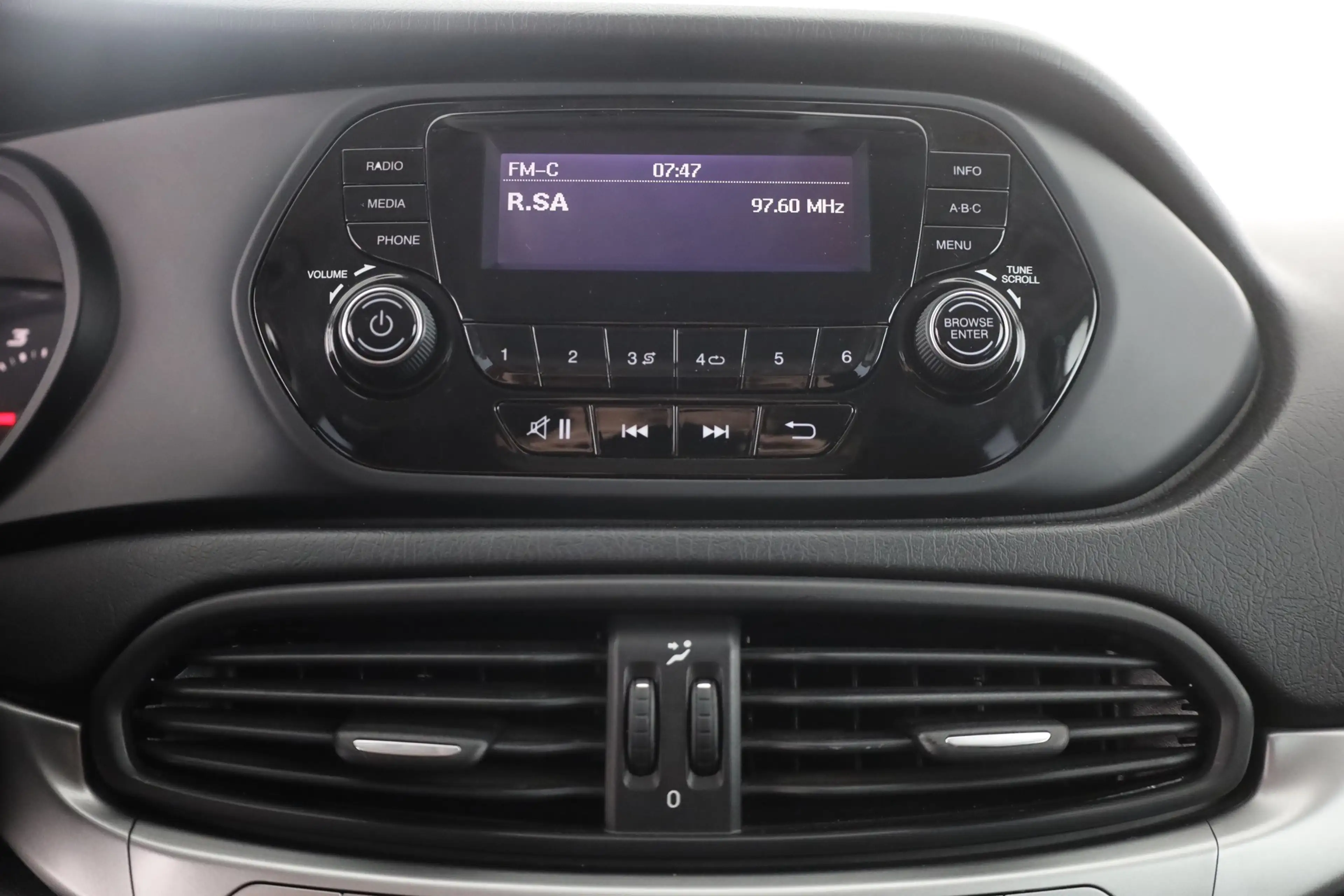 Fiat Tipo Kombi 1.4 T-Jet Klima Tempomat PDC DAB — photo 11