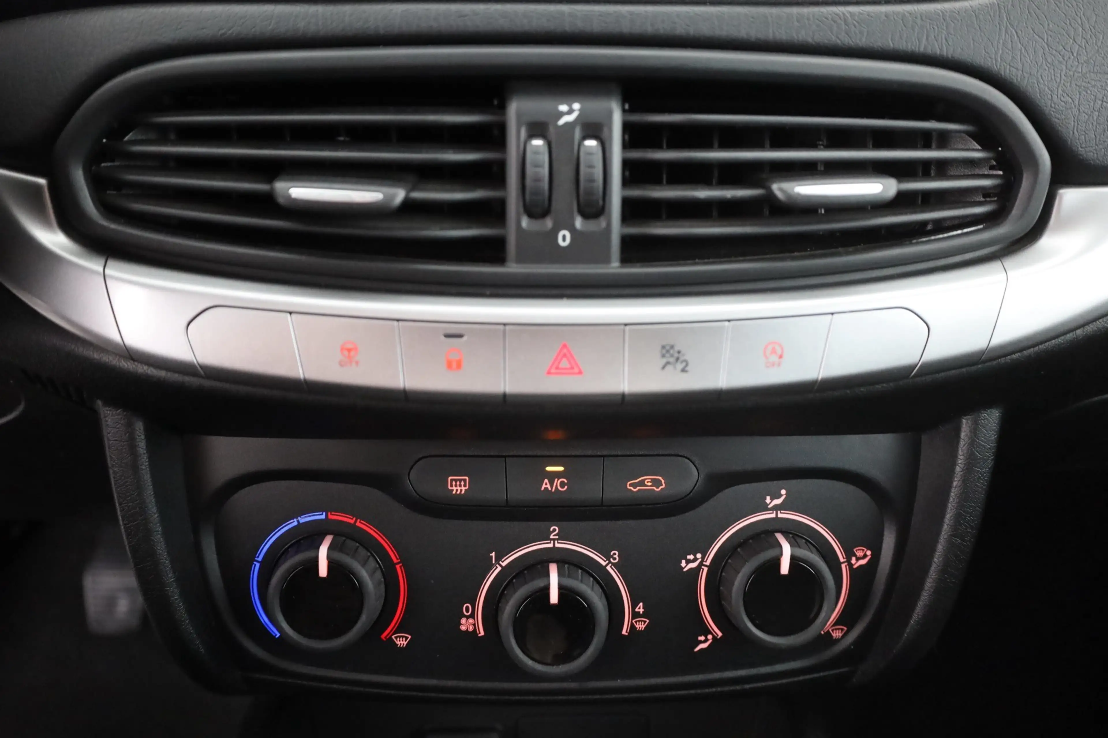 Fiat Tipo Kombi 1.4 T-Jet Klima Tempomat PDC DAB — photo 12