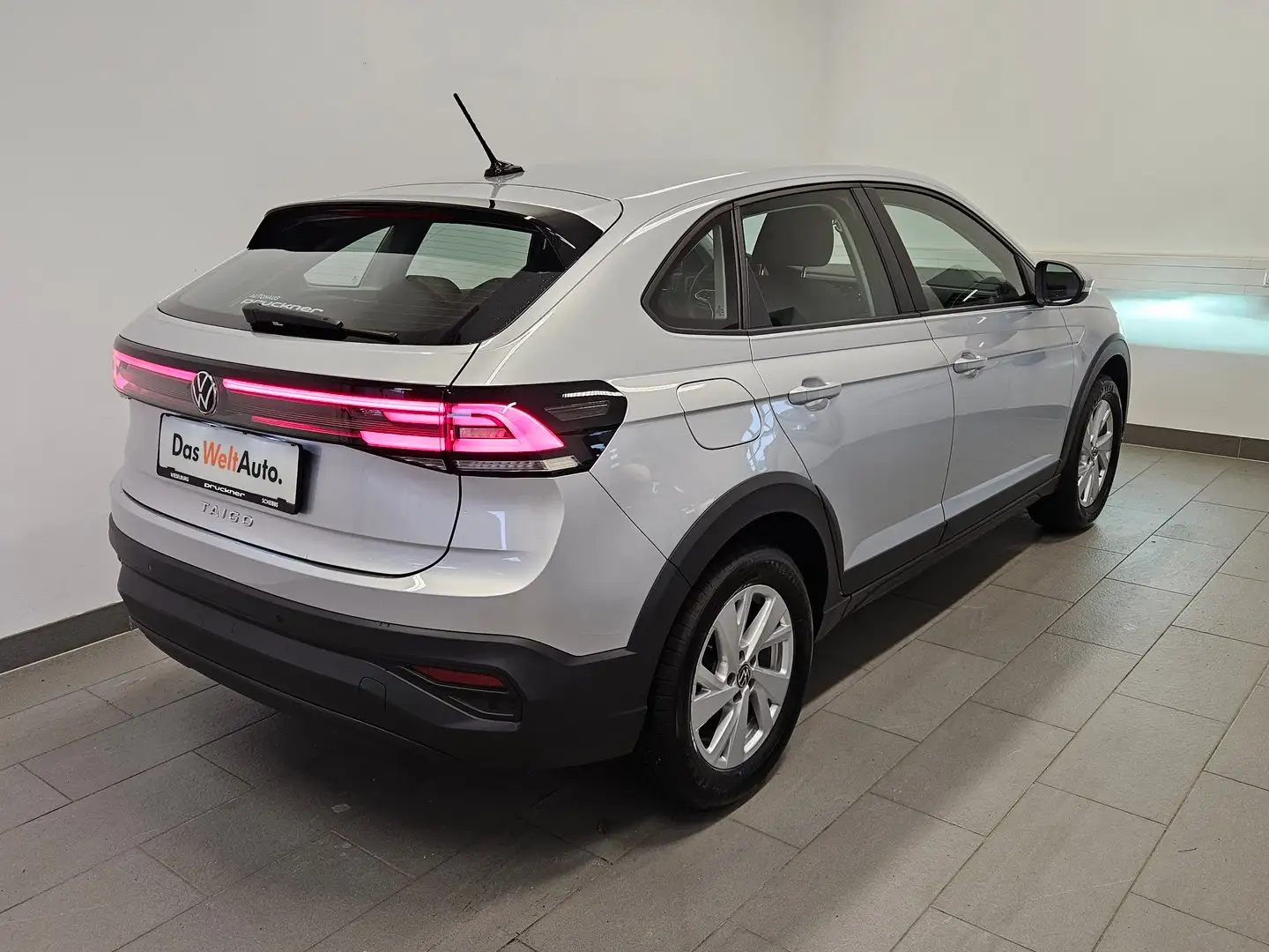 Volkswagen Taigo 4Me TSI Silber - 2
