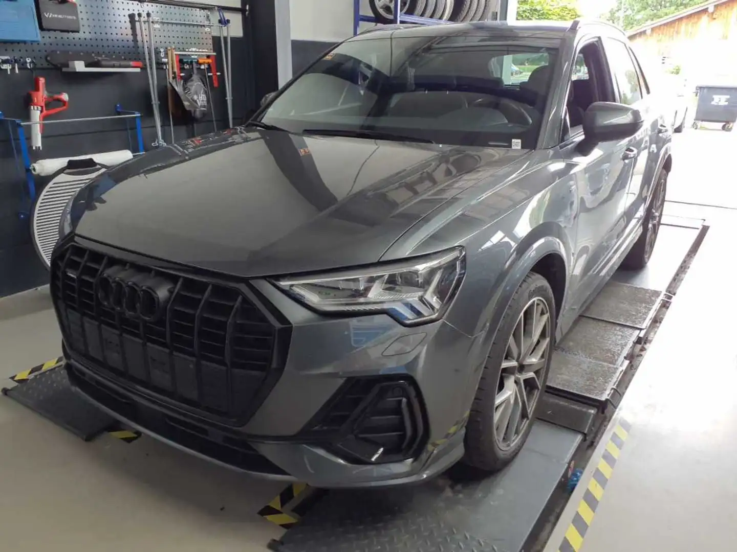 Audi Q3 2.0TDI qu. S Line Pano AHK Matrix Grau - 1