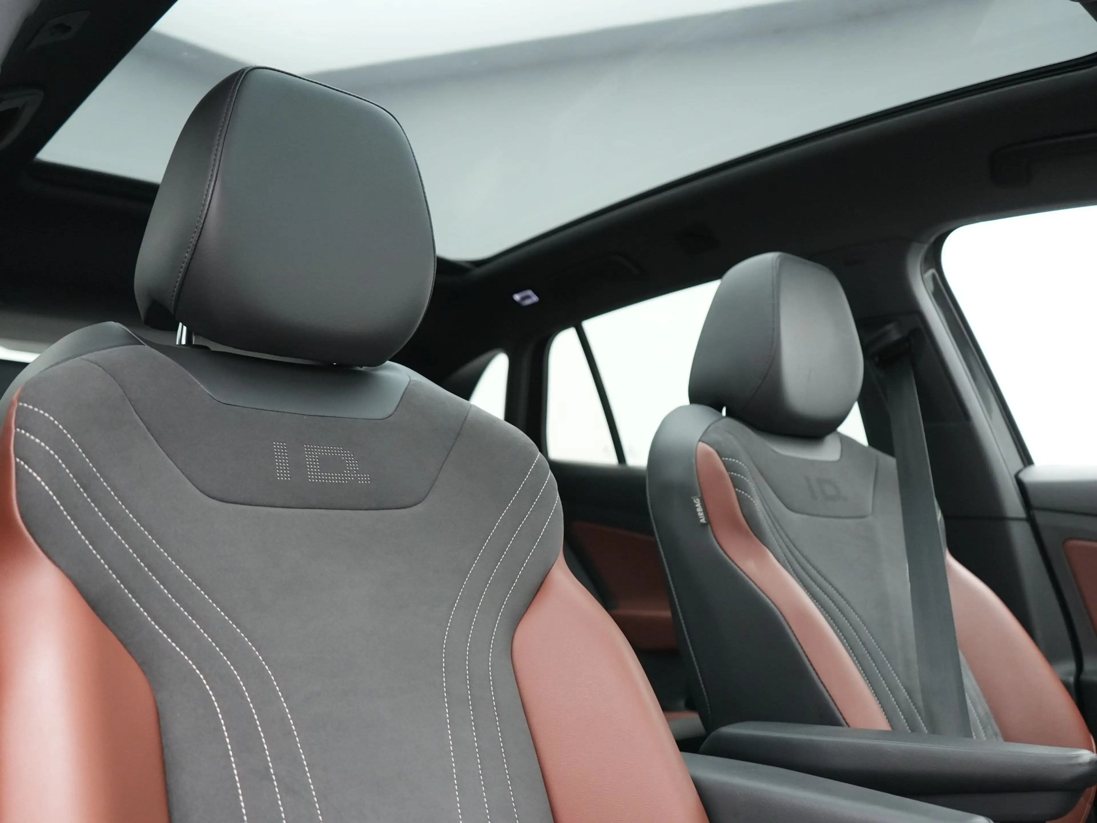 Volkswagen ID.4 Tech 77 kWh 204pk Dealer O.H. | Panodak | Adaptive — photo 5