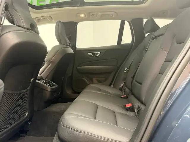 Volvo V60 Cross Country view 14