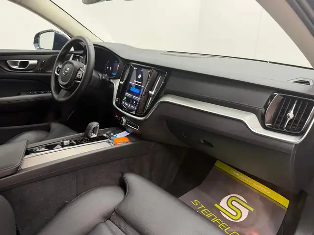 Volvo V60 Cross Country view 10