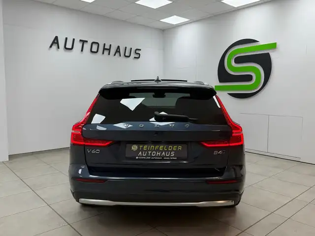 Volvo V60 Cross Country view 6