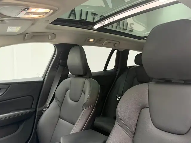 Volvo V60 Cross Country view 12