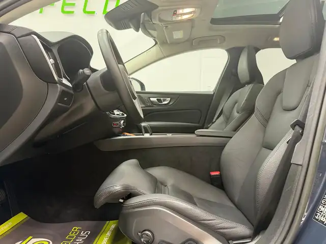 Volvo V60 Cross Country view 11