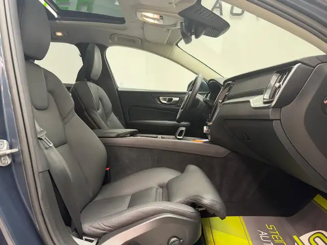 Volvo V60 Cross Country view 13