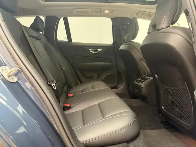 Volvo V60 Cross Country view 15