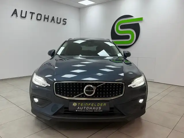 Volvo V60 Cross Country view 2
