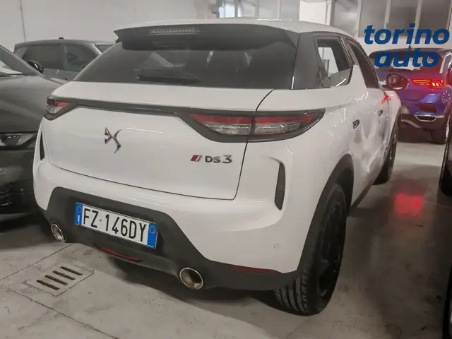 DS Automobiles DS 3 Crossback view 3