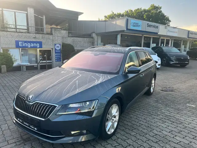 Skoda Superb Combi Style NAVI ACC PanoDach Kamera