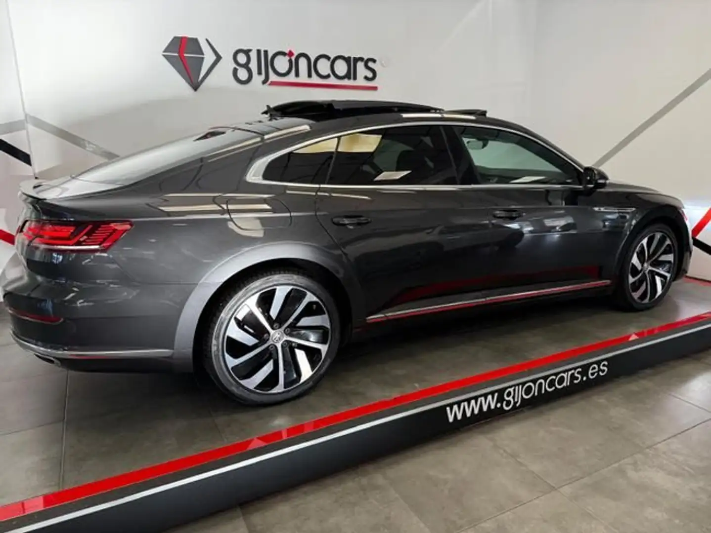 Volkswagen Arteon 2.0TDI R-Line DSG7 110kW Schwarz - 2