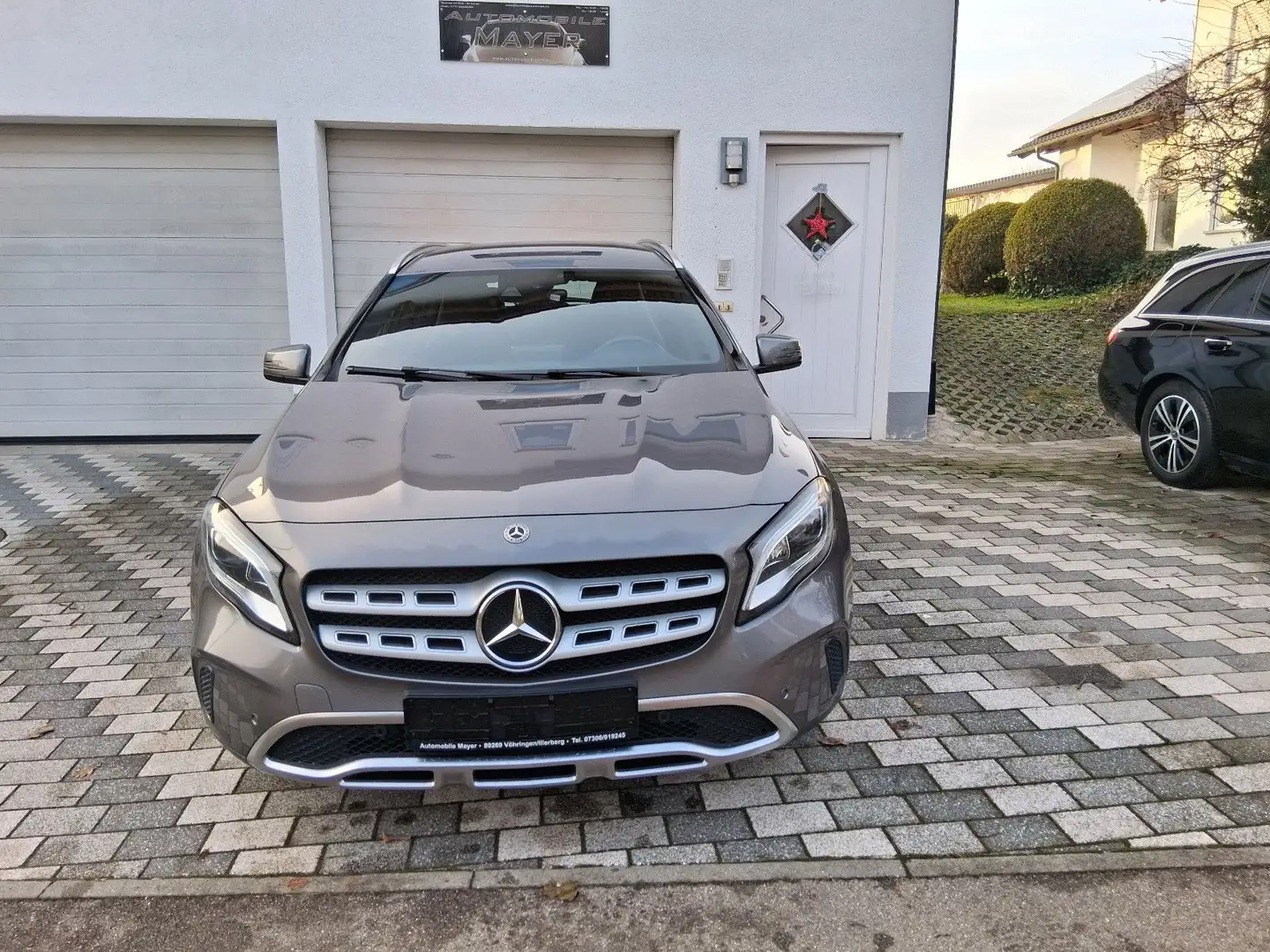 Mercedes-Benz GLA 180 URBAN Progressive-Paket Top gepflegt Gris - 1