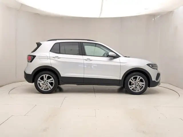 Volkswagen T-Cross view 3