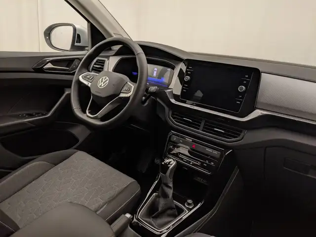 Volkswagen T-Cross view 6