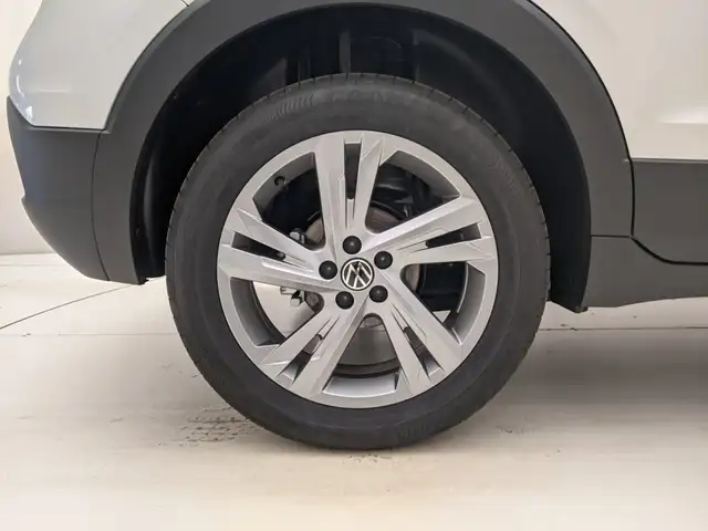 Volkswagen T-Cross view 9