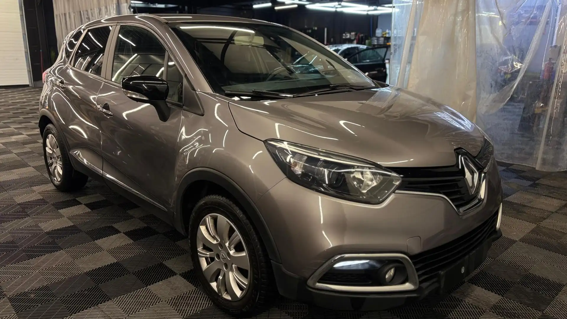 Renault Captur 1.5d Euro 5b bj. 2015 Grau - 1