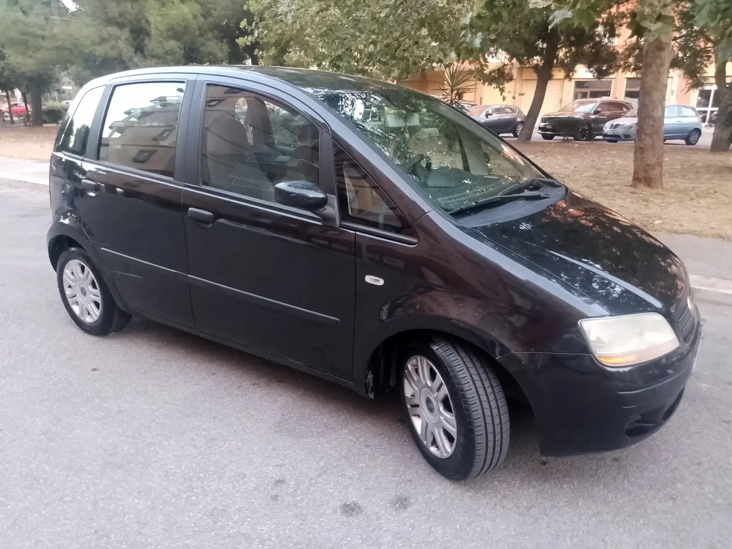 Fiat Idea Idea 1.3 mjt 16v Active Negru - 1