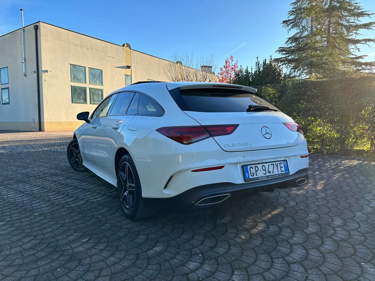 Mercedes-Benz CLA 250 CLA 250 AMG NIGHT Version S.W. Coupè FULL Bianco - 2