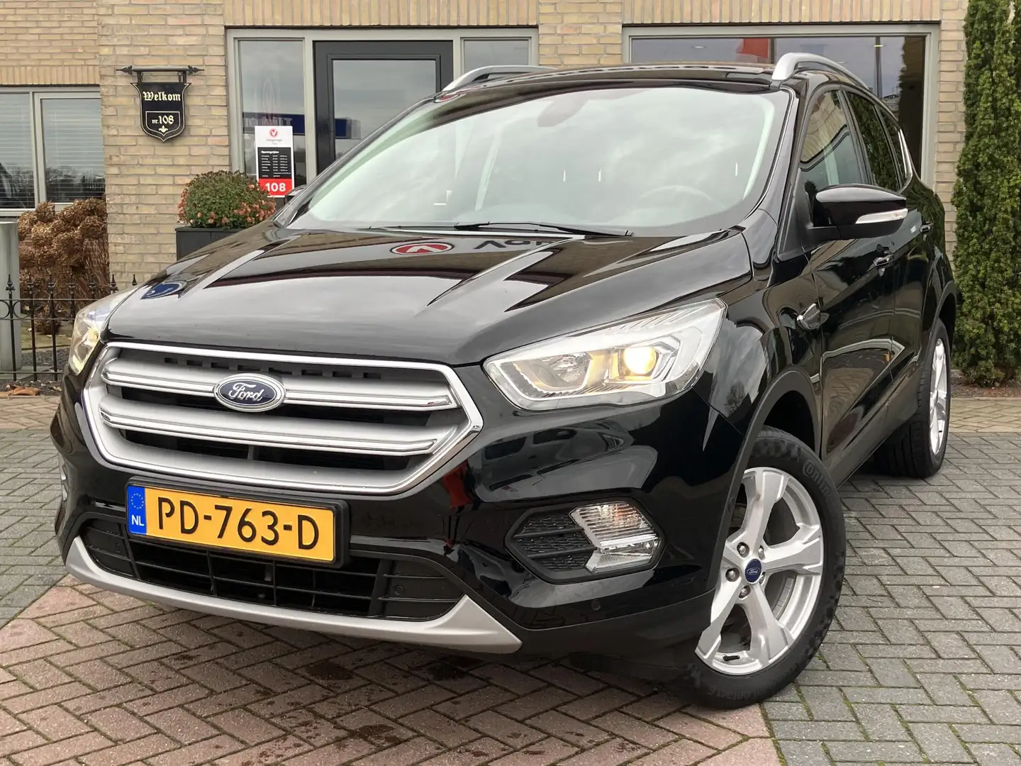 Ford Kuga 1.5 EcoBoost Titanium | Trekhaak | Camera | 1e eig Schwarz - 2